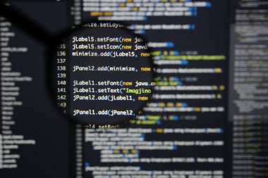 Gerçek Java kodu gelişmekte olan ekran. Programlama iş akışı soyut bir