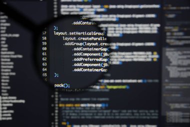 Gerçek Java kodu gelişmekte olan ekran. Programlama iş akışı soyut bir