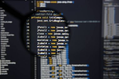 Gerçek Java kodu gelişmekte olan ekran. Programlama iş akışı soyut bir
