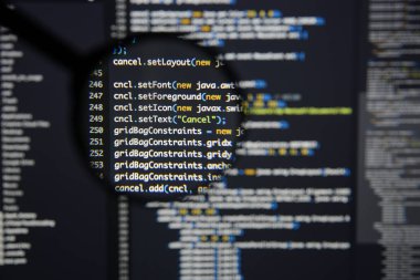 Gerçek Java kodu gelişmekte olan ekran. Programlama iş akışı soyut bir
