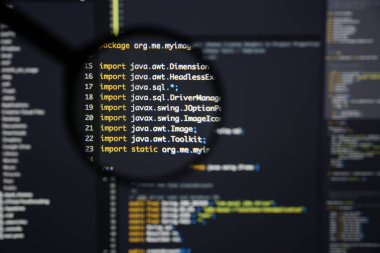 Gerçek Java kodu gelişmekte olan ekran. Programlama iş akışı soyut bir
