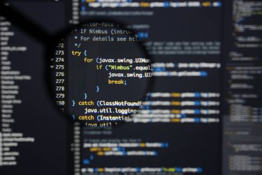 Gerçek Java kodu gelişmekte olan ekran. Programlama iş akışı soyut bir