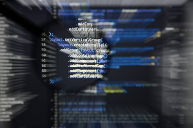 Gerçek Java kodu gelişmekte olan ekran. Programlama iş akışı soyut bir