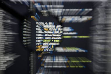 Gerçek Java kodu gelişmekte olan ekran. Programlama iş akışı soyut bir