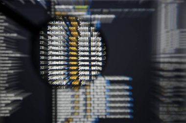 Gerçek Java kodu gelişmekte olan ekran. Programlama iş akışı soyut bir