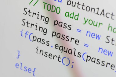 Gerçek Java kodu gelişmekte olan ekran. Programlama iş akışı soyut algoritma kavramı. Java kod görünür satır .