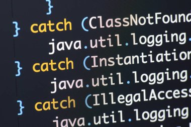 Gerçek Java kodu gelişmekte olan ekran. Programlama iş akışı soyut algoritma kavramı. Java kod görünür satır .