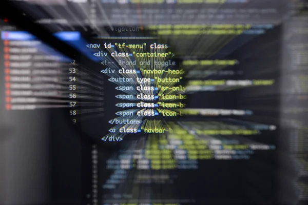 Gerçek Html kodu gelişmekte olan ekran. Programlama iş akışı soyut bir