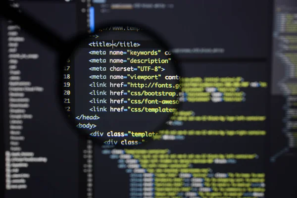 Gerçek Html kodu gelişmekte olan ekran. Programlama iş akışı soyut bir