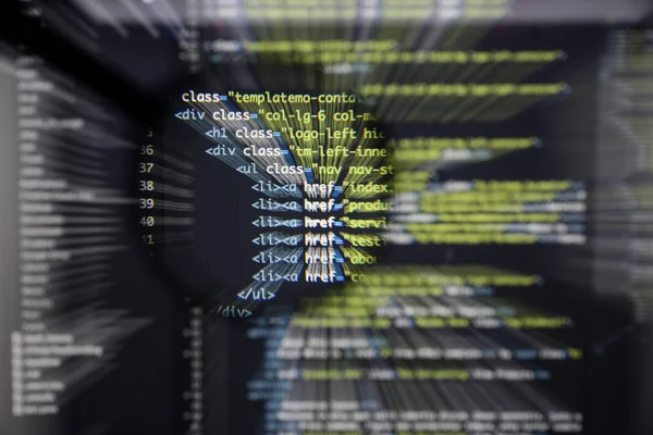 Gerçek Html kodu gelişmekte olan ekran. Programlama iş akışı soyut bir
