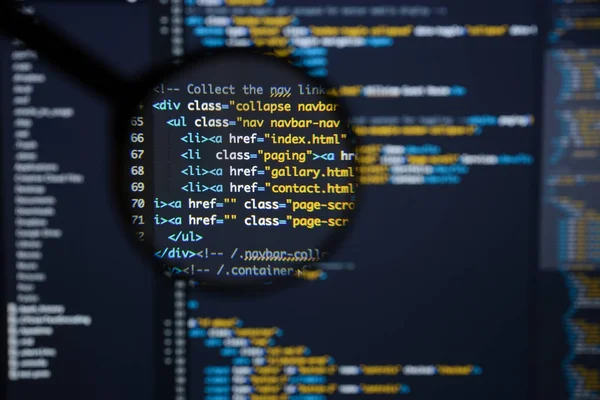 Gerçek Html kodu gelişmekte olan ekran. Programlama iş akışı soyut bir