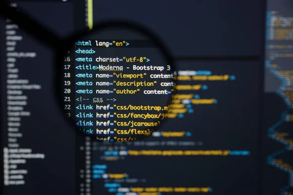 Gerçek Html kodu gelişmekte olan ekran. Programlama iş akışı soyut bir