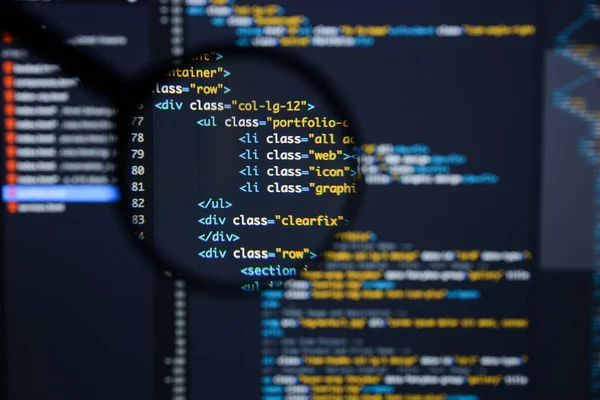 실제 Html 코드 개발 화면입니다. 프로그래밍 워크플로 개요는 — 스톡 사진