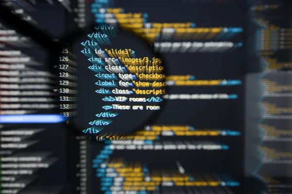 Экран разработки реального HTML кода. Программирование документооборота — стоковое фото