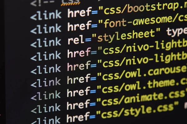 Gerçek Html kodu gelişmekte olan ekran. Programlama iş akışı soyut bir