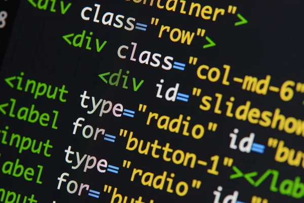 Gerçek Html kodu gelişmekte olan ekran. Programlama iş akışı soyut bir