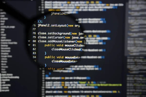 Gerçek Java kodu gelişmekte olan ekran. Programlama iş akışı soyut bir