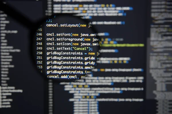 Gerçek Java kodu gelişmekte olan ekran. Programlama iş akışı soyut bir