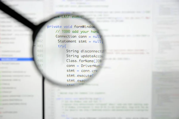 Реальный Java код развивающийся экран. Программирование документооборота — стоковое фото