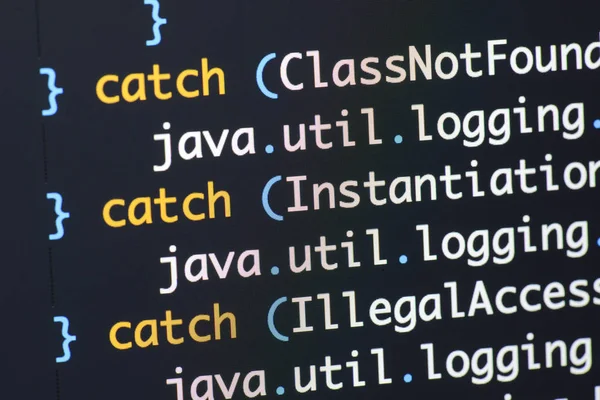 Gerçek Java kodu gelişmekte olan ekran. Programlama iş akışı soyut algoritma kavramı. Java kod görünür satır .