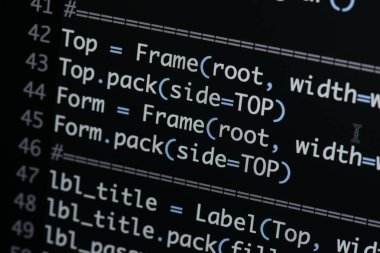 Gerçek Python kod gelişmekte olan ekran. Programlama iş akışı soyut