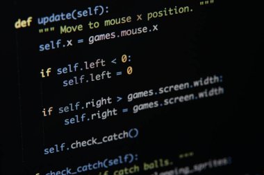 Gerçek Python kod gelişmekte olan ekran. Programlama iş akışı soyut