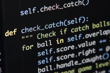 Gerçek Python kod gelişmekte olan ekran. Programlama iş akışı soyut