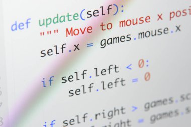 Gerçek Python kod gelişmekte olan ekran. Programlama iş akışı soyut