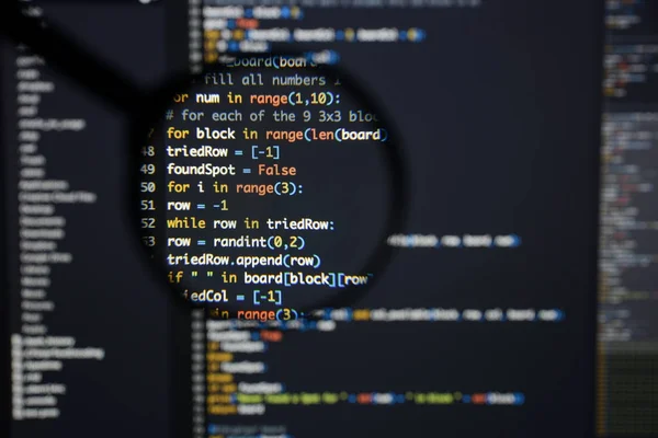 Gerçek Python kod gelişmekte olan ekran. Programlama iş akışı soyut