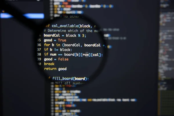 Code Python réel développant l'écran. Progression du workflow abstrait — Photo