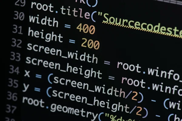 Gerçek Python kod gelişmekte olan ekran. Programlama iş akışı soyut