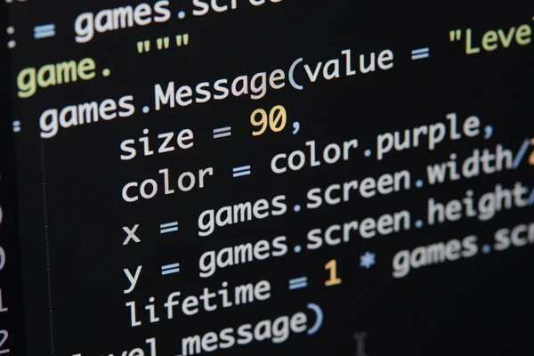 Gerçek Python kod gelişmekte olan ekran. Programlama iş akışı soyut