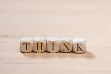 Ahşap küpleri kelime düşünüyorum. Kavram düşünüyorum