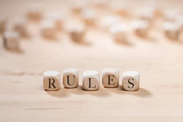 Palavra de regras em cubos de madeira. Conceito de regras — Fotografia de Stock