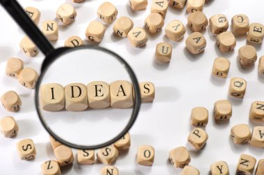 Ahşap küpleri fikirler kelime. Fikir kavramı