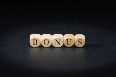 Ahşap küpleri bonus kelime. Bonus kavramı