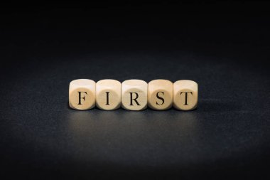 Ahşap küpleri ilk kelime. İlk konsept