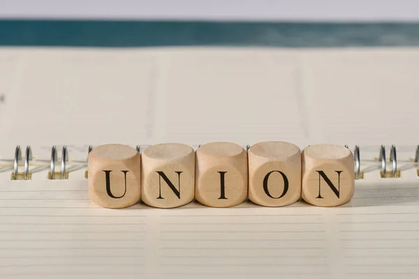 Palabra de unión sobre cubos de madera. Concepto de Unión —  Fotos de Stock