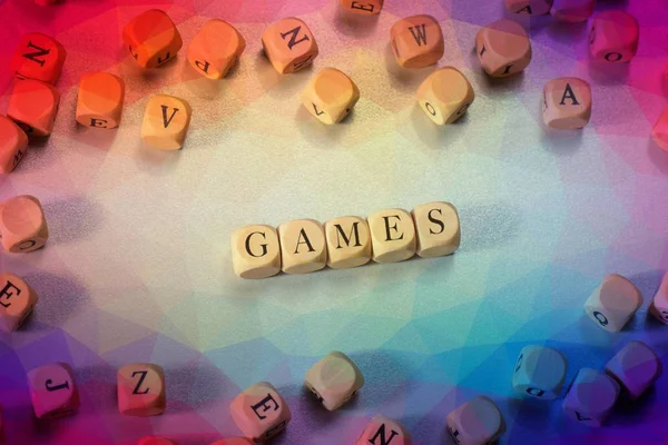 Jogos palavra sobre cubos de madeira. Conceito de jogos — Fotografia de Stock