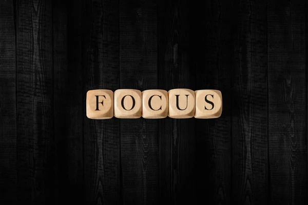 Focus mot sur les cubes en bois. Concept Focus — Photo