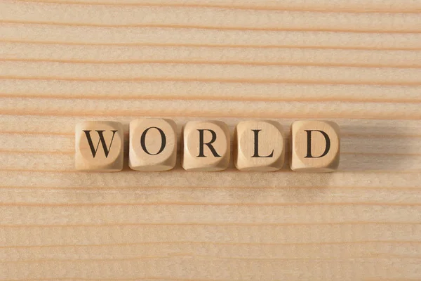 Wereld word op houten kubussen. Concept van de wereld — Stockfoto