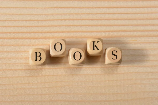 Βιβλία λέξη για ξύλινα κυβάκια. βιβλία έννοια — Φωτογραφία Αρχείου