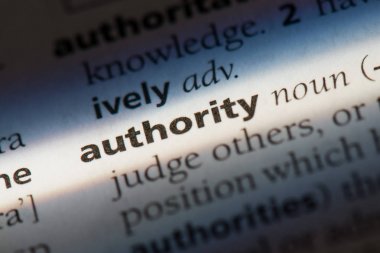 Bir Sözlüğü'ndeki yetkilisi sözcüğü. Otorite kavramı