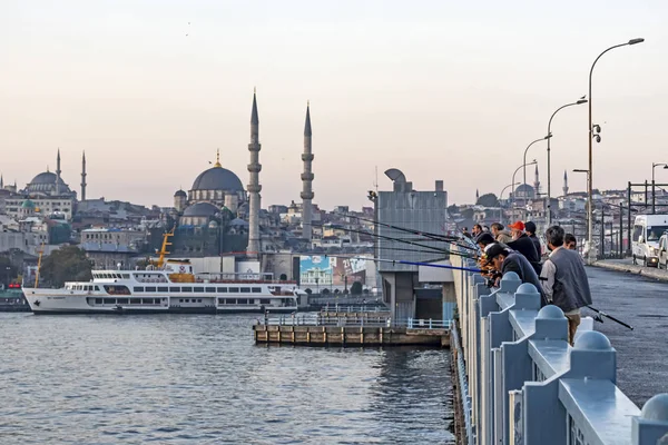 İstanbul, 14 Ekim 2019. Asya ve Avrupa kıtaları arasında rüya şehri. İstanbul 'dan şehir manzarası