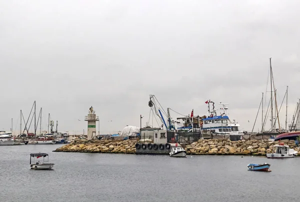 耶西科伊 伊斯坦布尔 2019年9月20日耶西科伊是爱尔兰马尔马拉海岸边的一个度假胜地 海旁有船和船的耶西科伊景观与城市景观 — 图库照片