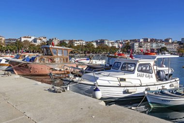 Silivri, İstanbul, Hindi-Kasım 22019. Silivri (eski Selymbria), İstanbul 'un batısında, Marmara Denizi kıyısında, İstanbul ilinin bir ilçesidir.. 
