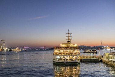 İstanbul, Türkiye, 7 Kasım 2019.Sabah saatlerinde İstanbul 'da Avrupa ve Asya kıtası arasında. İstanbul' dan şehir manzarası ve şehir manzarası .
