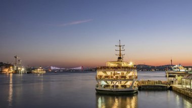 İstanbul, Türkiye, 7 Kasım 2019.Sabah saatlerinde İstanbul 'da Avrupa ve Asya kıtası arasında. İstanbul' dan şehir manzarası ve şehir manzarası .