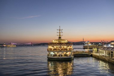 İstanbul, Türkiye, 7 Kasım 2019.Sabah saatlerinde İstanbul 'da Avrupa ve Asya kıtası arasında. İstanbul' dan şehir manzarası ve şehir manzarası .