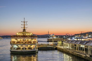 İstanbul, Türkiye, 7 Kasım 2019.Sabah saatlerinde İstanbul 'da Avrupa ve Asya kıtası arasında. İstanbul' dan şehir manzarası ve şehir manzarası .